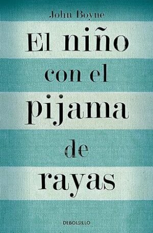 Niño con el pijama de rayas